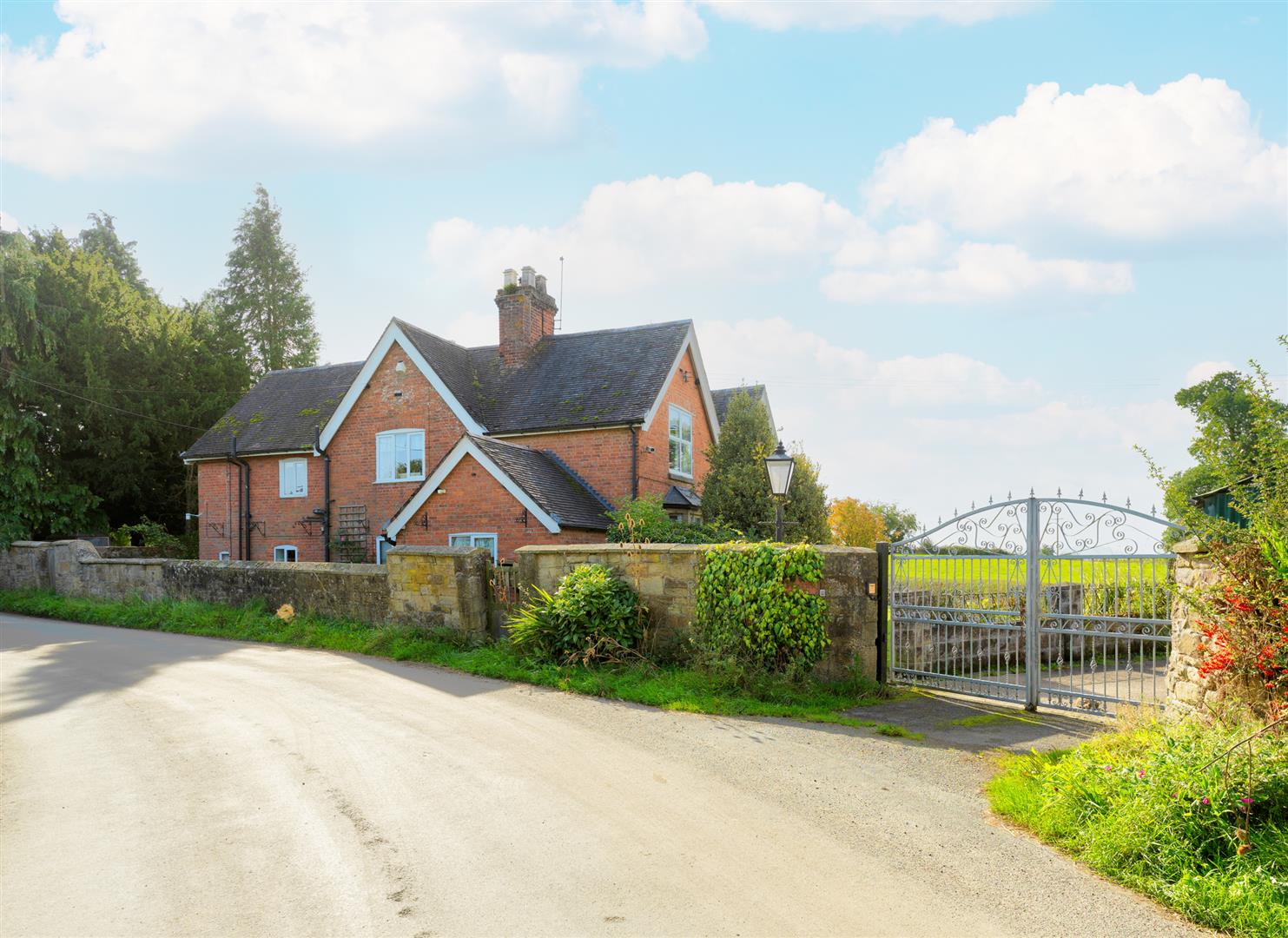 Frankton House,, Oswestry, SY11 4PA Estate Agents & Auctioneers